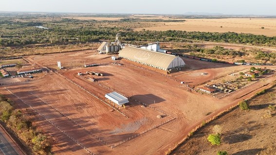 Imagem aérea do terminal rodoferroviário de grãos 