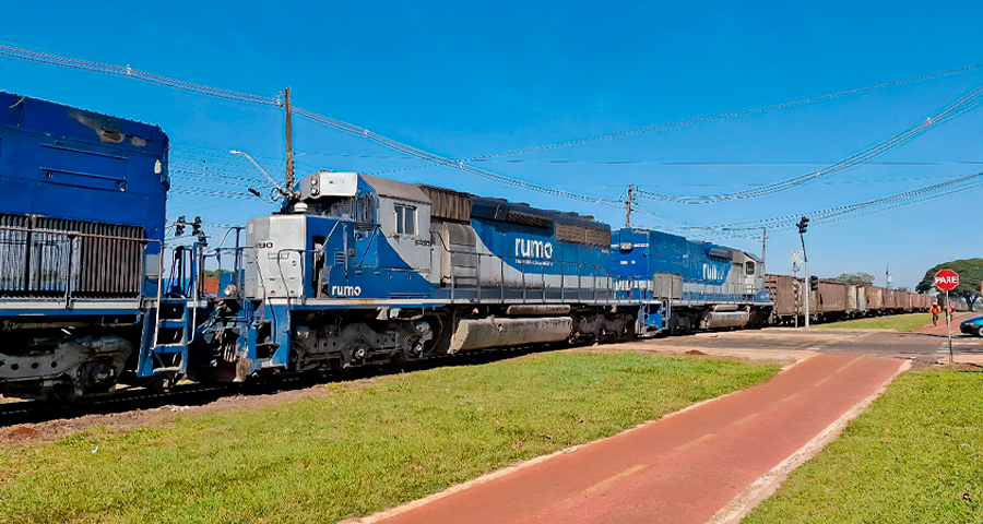 Trem da Rumo em operação